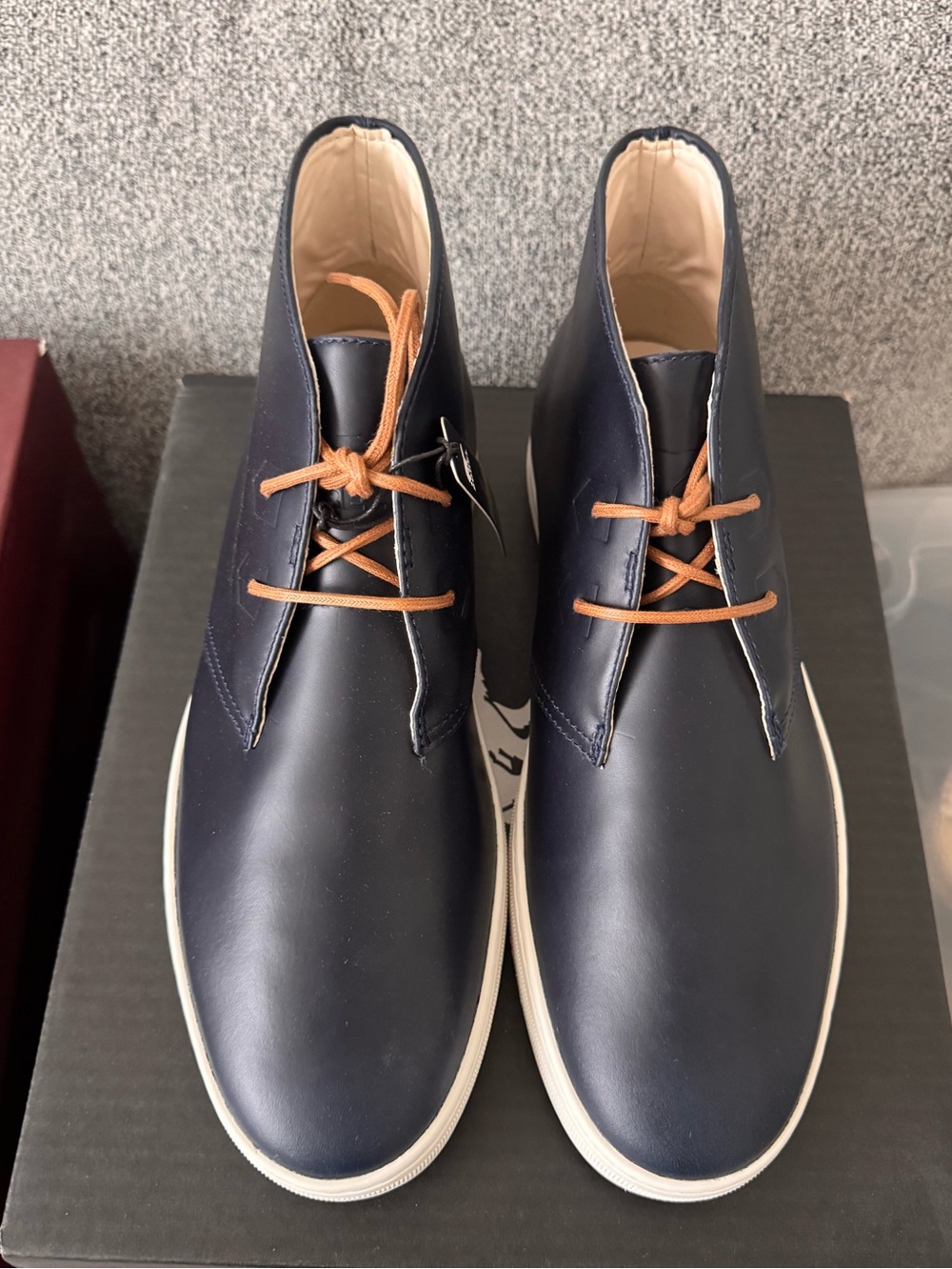 NIB Sorel Men’s Caribou Mod Chukka Navy Leather Boots with Tan Laces Size 9.5
